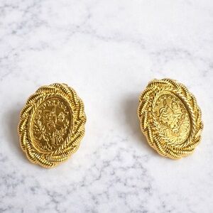 Elegant Gold-Tone Oval Earrings R1